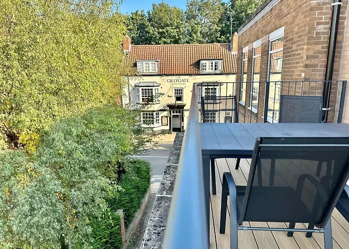 Fountain Apartment No 4 With Free Parking